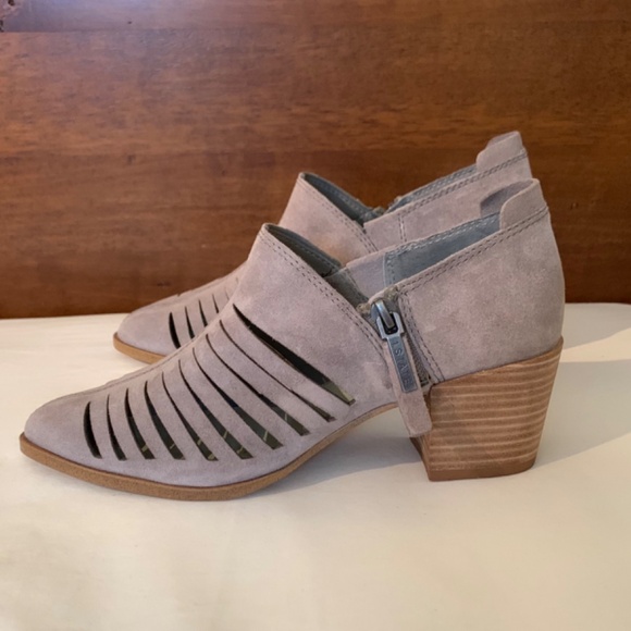 1.State Arnet Taupe Leather Cutout Ankle Booties Size 6M - Picture 7 of 16